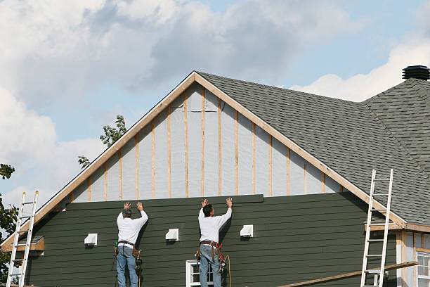 Professional Siding technician working in Grantville, PA